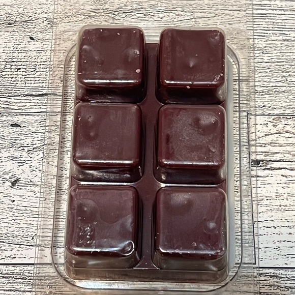 TUSCANY CANDLE Outlet Wax Warmer Watering Can & Sugar Plum Fragrance Melts - Picture 8 of 8